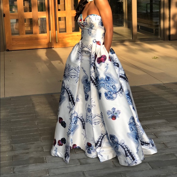 PROM DRESS - Picture 4 of 4